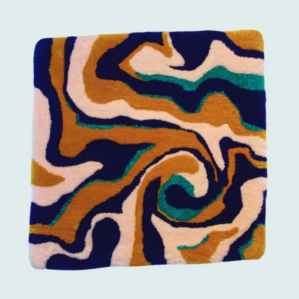 Photo d'Hully-Gully, décoration murale tuftée et tapis. Laine acrylique dans les tons beige, bleu et orange.